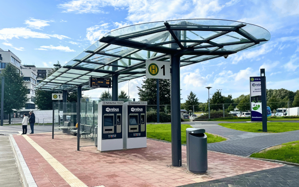 Überdachung System O doppelzeilig R-Maxi am ZOB Rostock