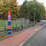 Schulwegsicherung JULIE mit Signal-Hand und Pollern an der Eichwaldschule