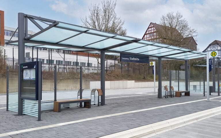 Doppelzeilige Überdachung System O am ZOB Spangenberg „Stadtmitte“