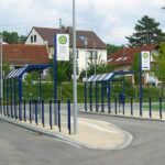 Spritzschutzwand System A an Wartehalle A in Mering