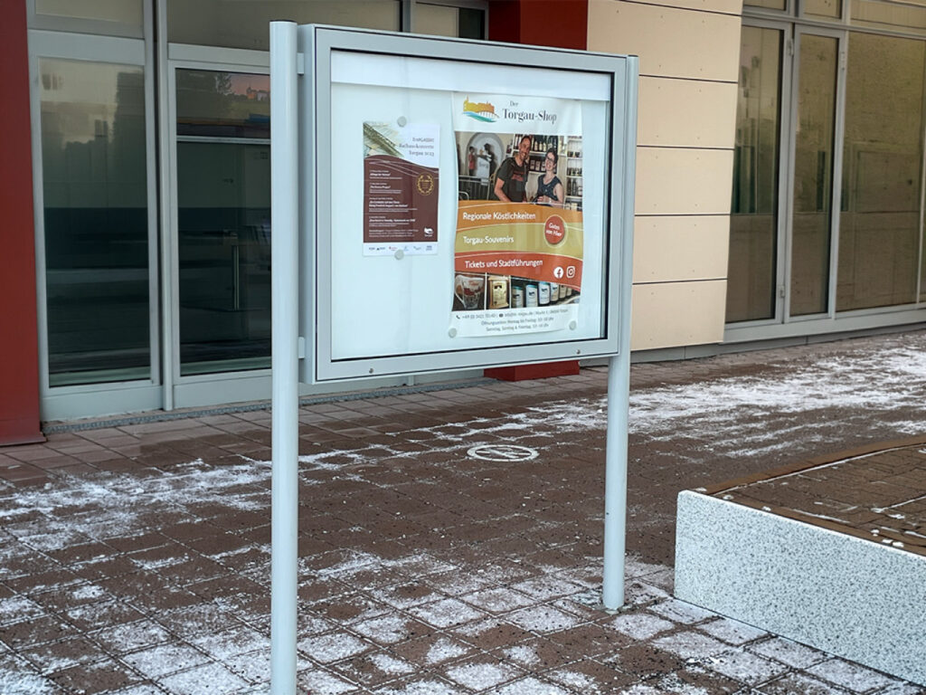 beidseitige Standvitrine MT 310.300