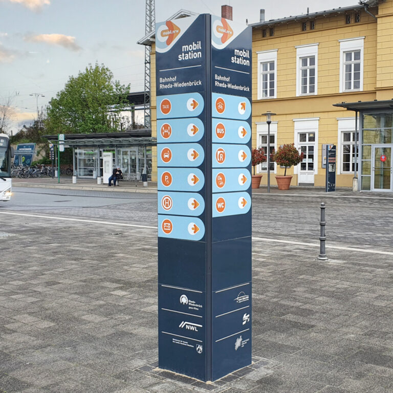 MODULAR Mobilitätssäule 4-seitig