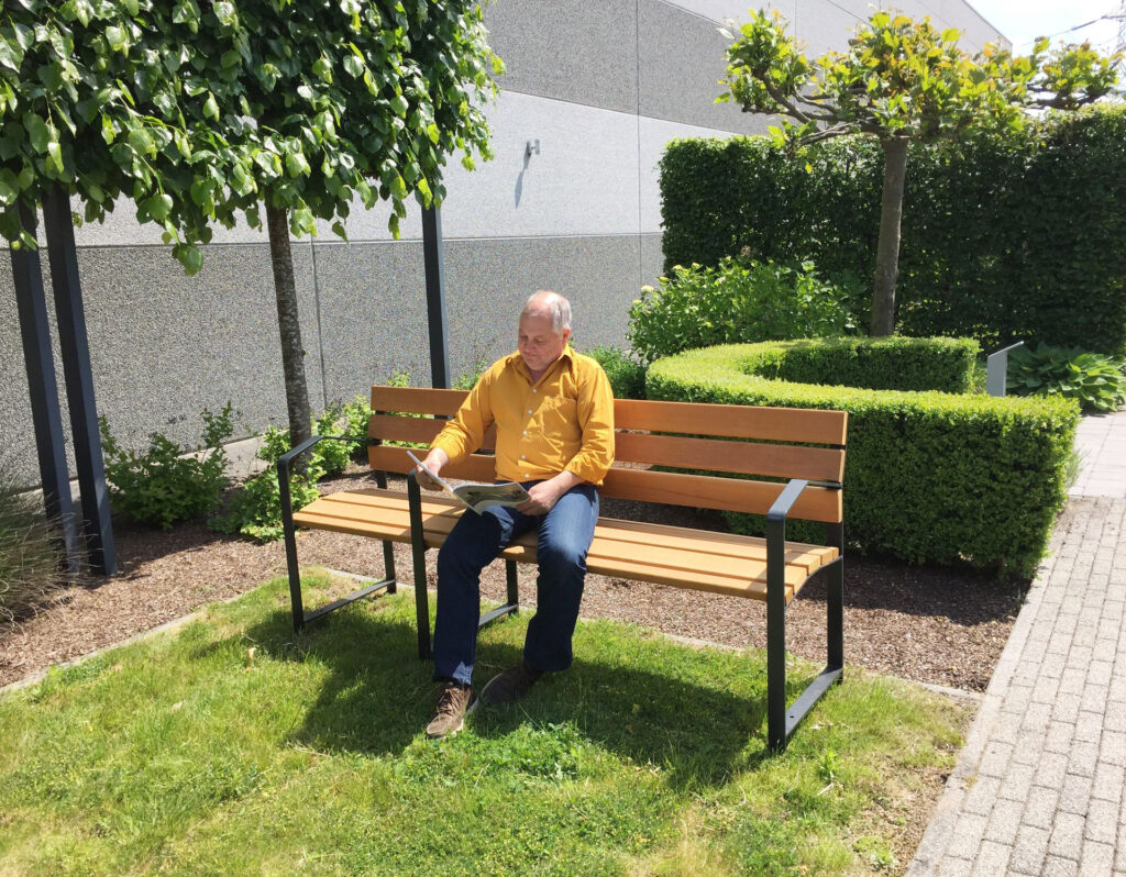 Seniorenbank TESS2 lädt zum Verweilen ein