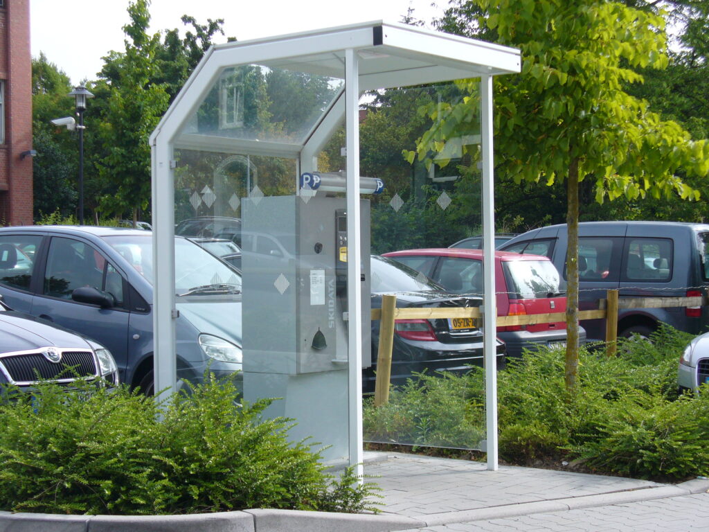 Überdachung System A für einen Parkscheinautomat optional mit Türen zum Verschließen