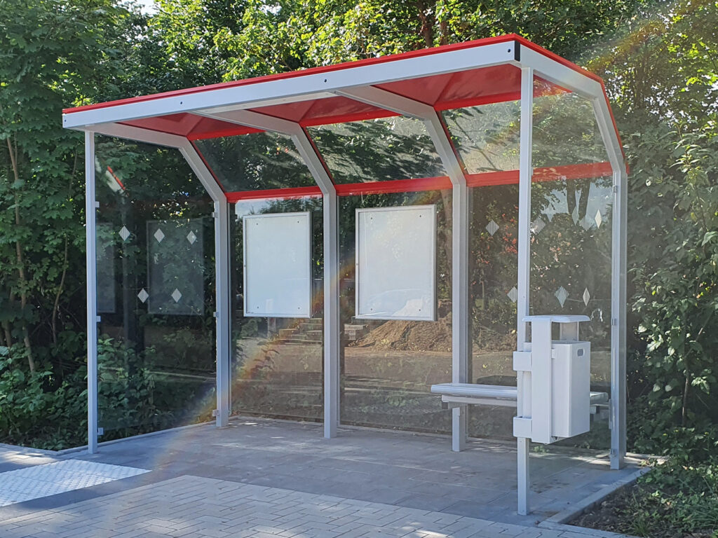 Wartehalle System A mit MT 30 Vitrine