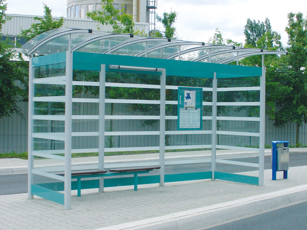 Wartehalle System BASIC mit MT 30 Vitrine