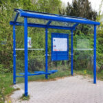 Wartehalle System E mit MT 30 Vitrine
