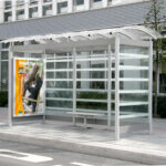Werbevitrine MT 300.200 in Seitenwand der Wartehalle System BASIC