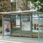 Werbevitrine MT 300.200 in Seitenwand der Wartehalle System F
