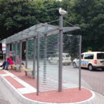 Windschutzwände am Ende der doppelzeiligen Überdachung System O