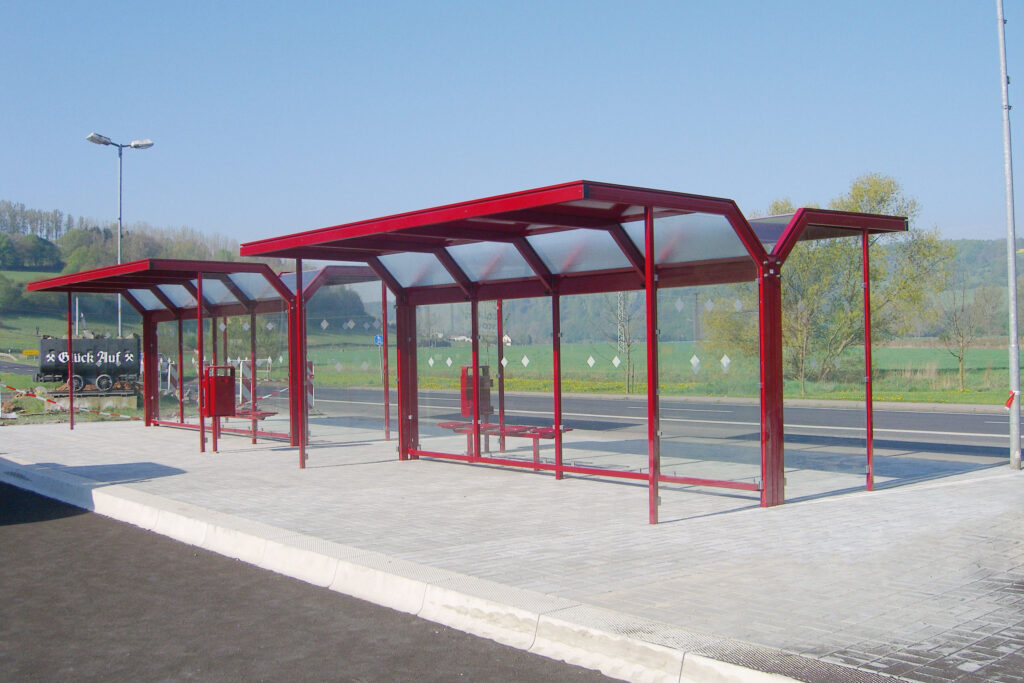 Wartehalle System A doppelzeilig mit Seitenwand