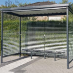 Wartehalle System B 2-feldrig mit Dekor Raster 22