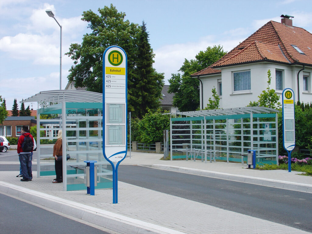 Wartehalle System BASIC mit Bogendach mit FIS 2