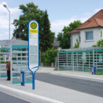 Wartehalle System BASIC mit Bogendach mit FIS 2