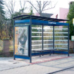 Wartehalle System BASIC mit Bogendach mit Werbevitrine