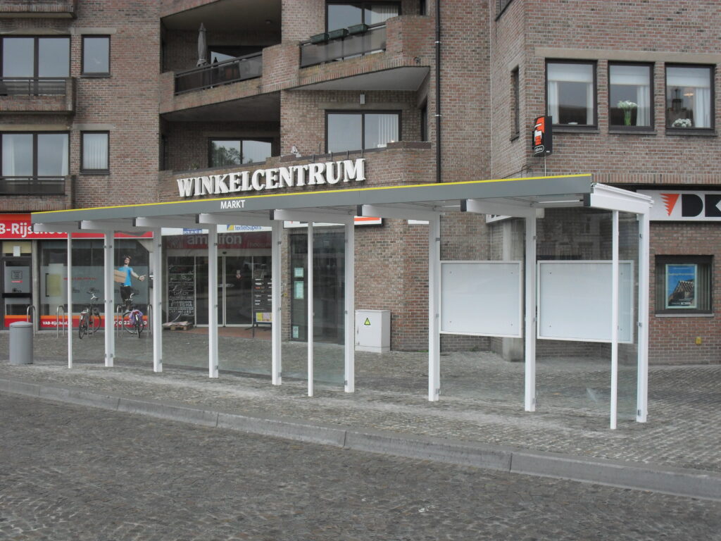 Wartehalle System C in Lokeren mit Haltestellenband