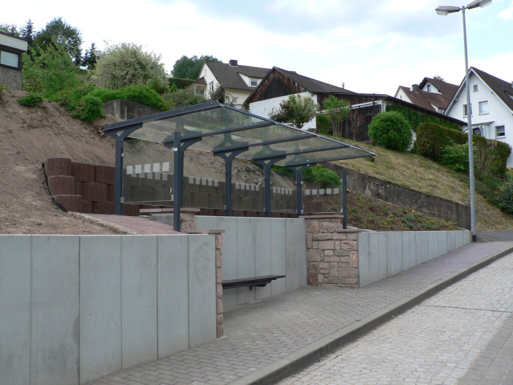 Wartehalle System F (Sonderabmessungen zur Montage auf Mauer)