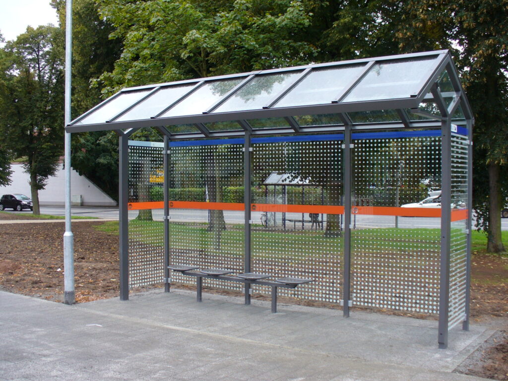 Wartehalle System M-5 mit RMV Dekor