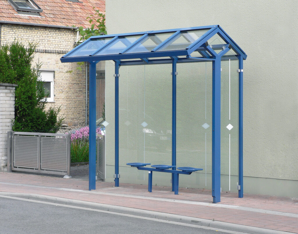 Wartehalle System M-5 mit kurzer Seitenwand