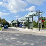 Zwei doppelzeilige Fahrgastunterstände System O und Fahrradüberdachung System O am ZOB Ostercappeln