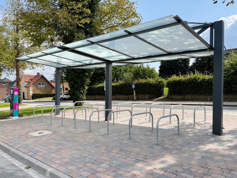 Doppelzeiliger Fahrradunterstand System O mit 18 Anlehnbügeln