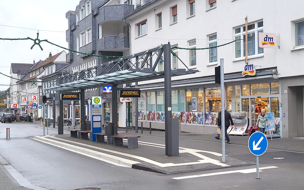 Wartehalle System O doppelzeilig in Wipperfürth mit Laufsteg für Revisionszwecke