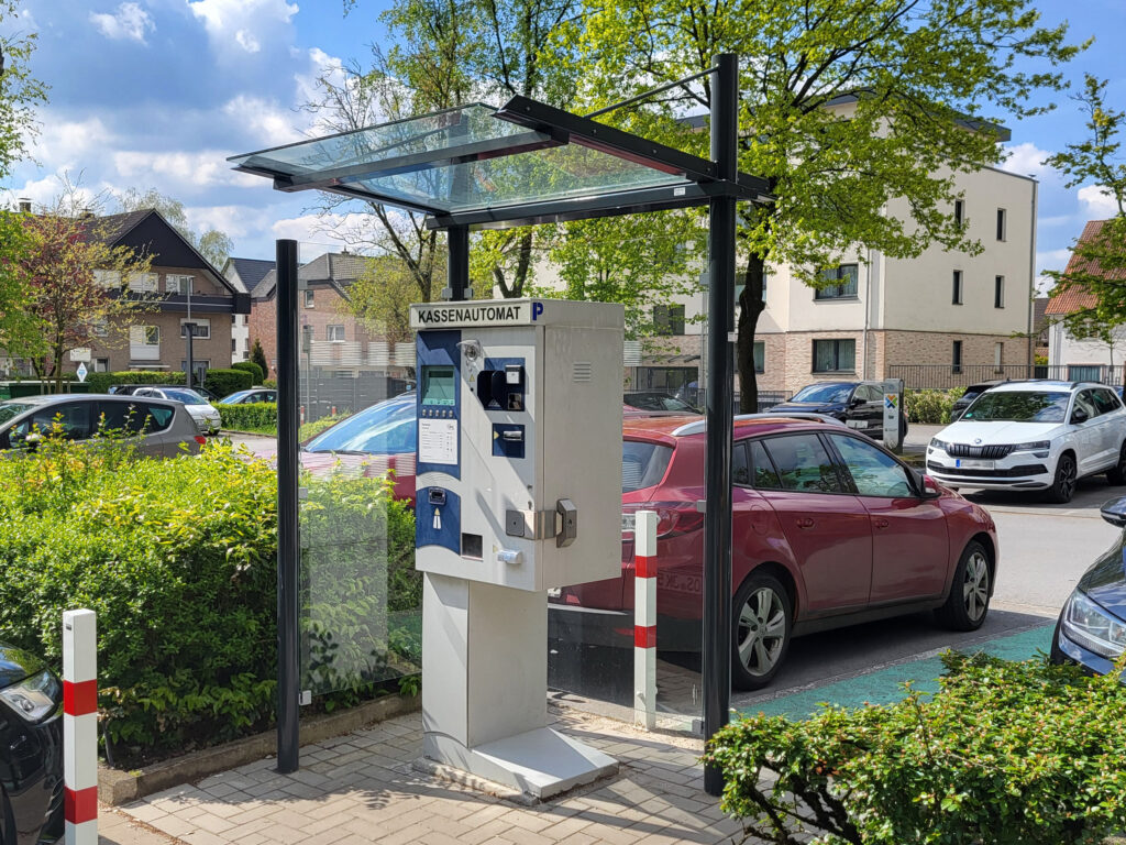 Klein-Überdachung System O als Unterstand für einen Parkscheinautomat