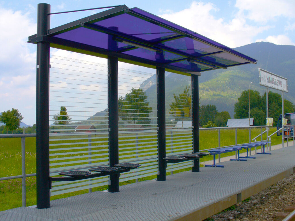 Wartehalle System O mit getönten Dachscheiben