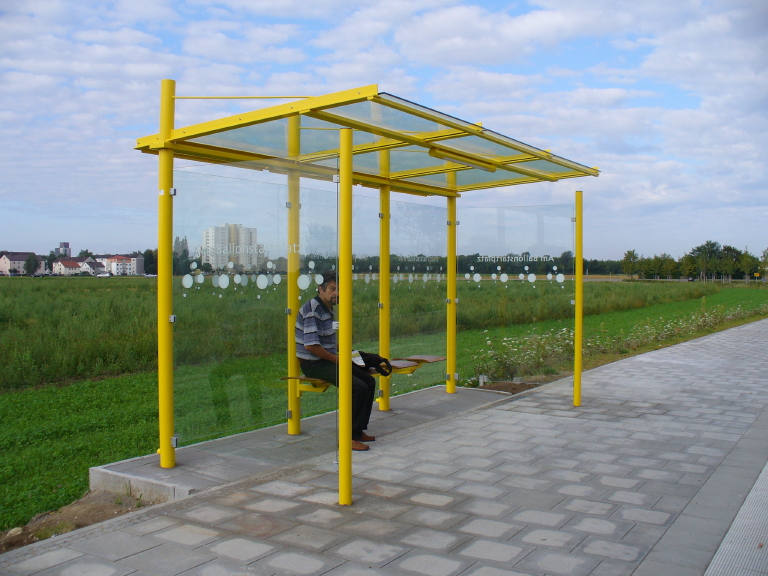 Wartehalle System O mit Sonderscheibendekor