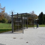 Wartehalle System O mit getönten Scheiben