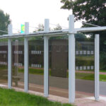 Wartehalle System O mit linearer Verglasung