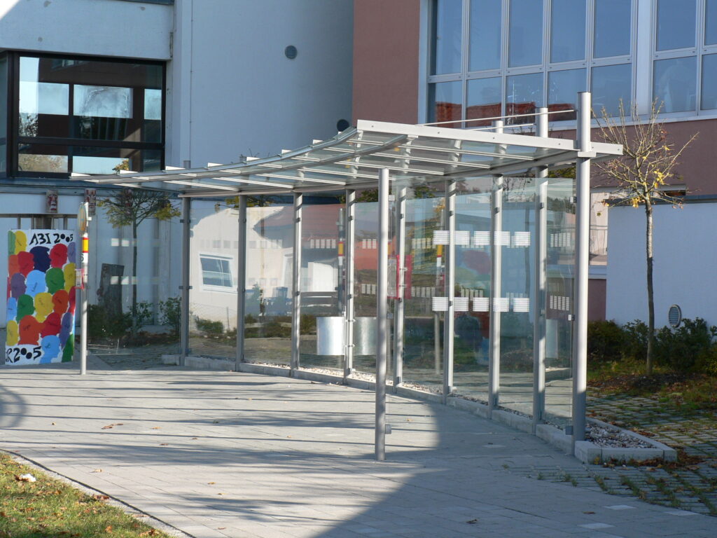 Wartehalle System O in polygoner Aufstellung