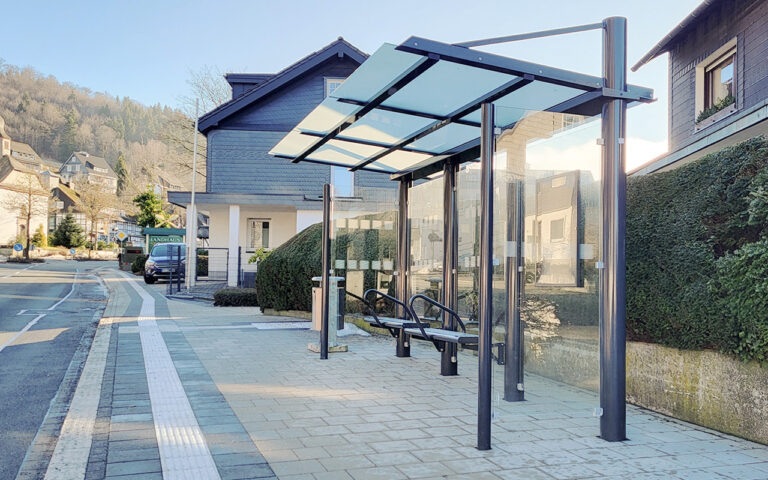 Satinierte Dacheindeckung der Wartehalle O EZ in Winterberg - Silbach