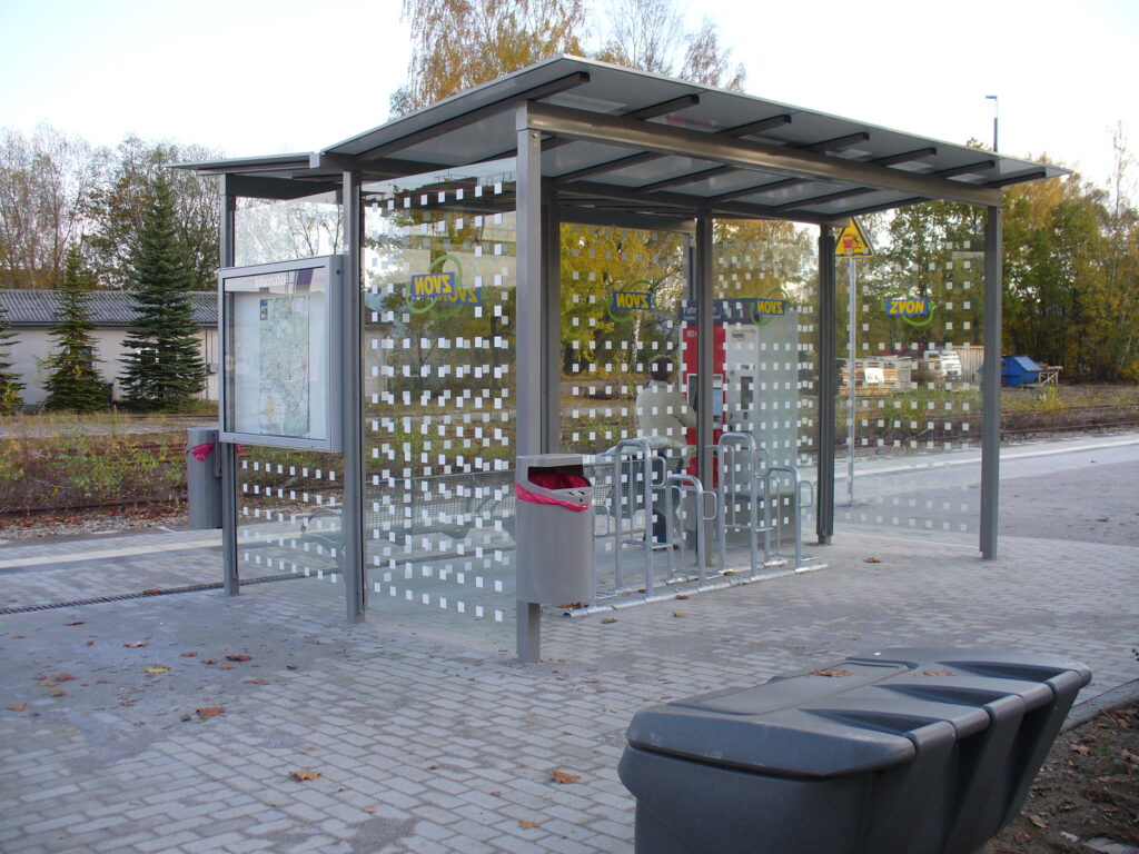 Wartehalle System Raster 22 doppelzeilig mit Fahrradabstellanlage