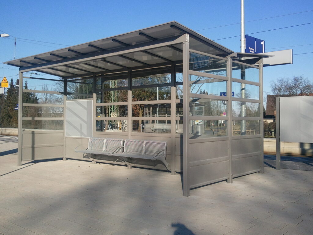 Wartehalle System Raster 22 mit Sprossenrahmen