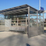 Wartehalle System Raster 22 mit Sprossenrahmen