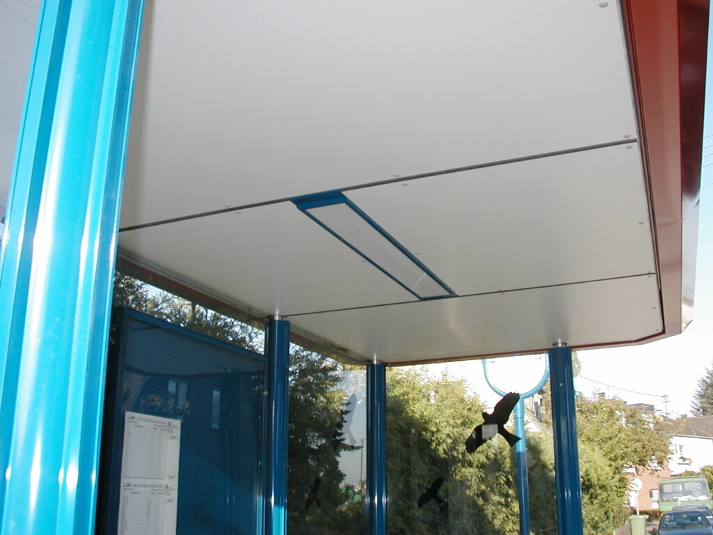 Wartehalle System TD Detail Unterdecke mit Beleuchtung