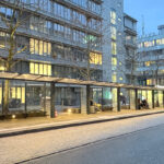 Beleuchtung als integrierte LED-Spots im vorderen Unterzug der Überdachung