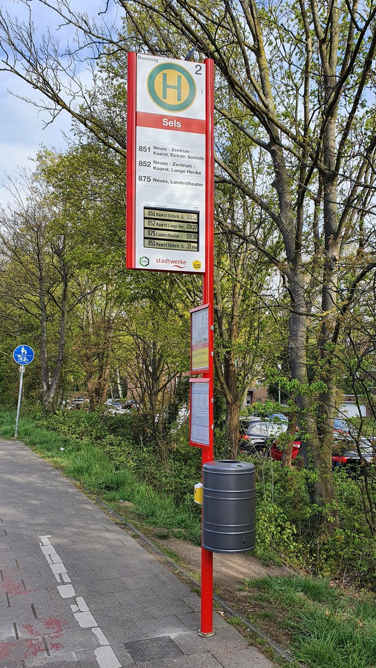 4-zeilige DFI Axentia Aanzeige an WING easy Fahne