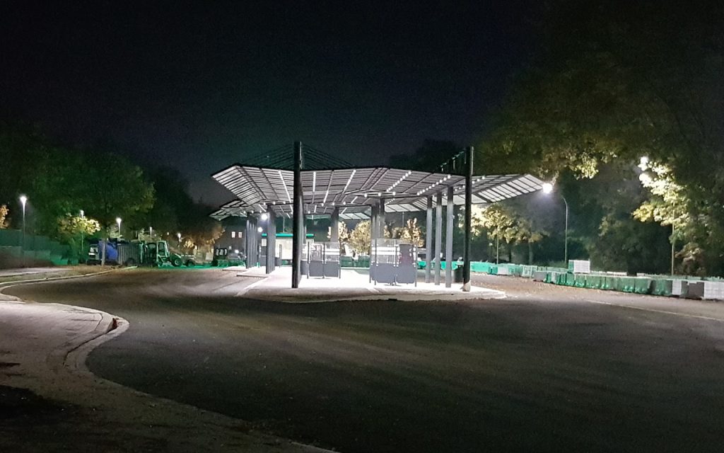 Busbahnhof Zeitz mit Überdachung System O bei Nacht