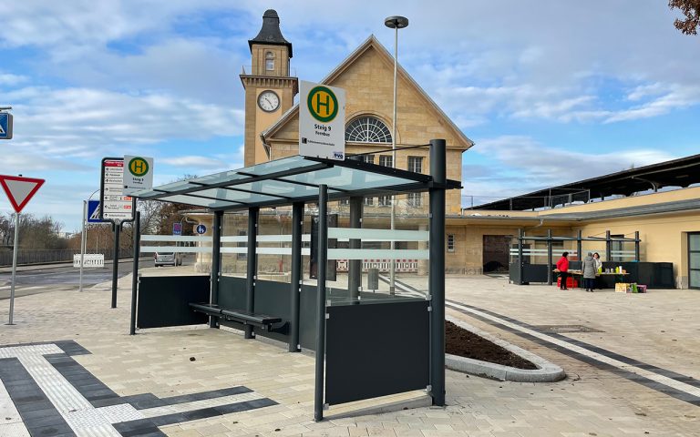 Einzeilige Überdachung System O am Busbahnhof Zeitz