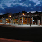 ZOB Meißen mit Überdachung System O bei Nacht