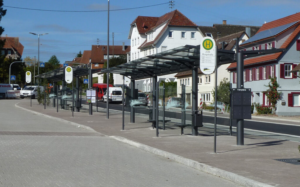 Zwei doppelzeilige Überdachungen System O am ZOB Pfalzgrafenweiler