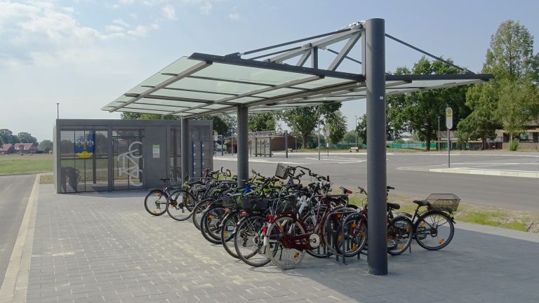 Fahrradüberdachung System O doppelzeilig am ZOB Wehdem